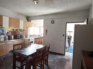 PH · 241m² · 4 Ambientes · 1 Cochera · Venta PH 4 Amb + 3 Locales en Bloque en Castelar