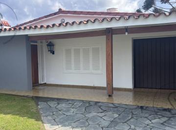Casa · 246m² · 10 Ambientes · 1 Cochera · Casa en Cerro de Las Rosas
