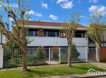 Casa · 250m² · 5 Ambientes · 2 Cocheras · Casa en Alquiler en Martinez