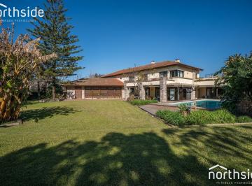 Casa · 895m² · 5 Ambientes · 2 Cocheras · Casa en Venta en Martinez