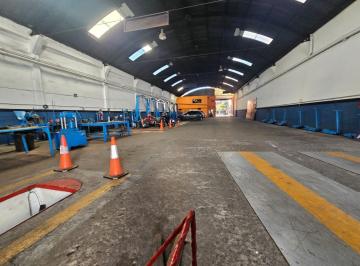 Bodega-Galpón · 780m² · 4 Ambientes · Salon Comercial y Galpon en Av Castro Barros Al 800