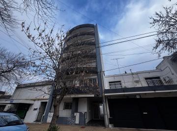 Departamento · 45m² · 2 Ambientes · 1 Cochera · 18 Entre 63 y 64