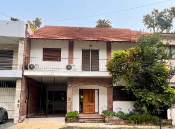 Casa de 7 ambientes, Vicente López · Casa con 4/5 Dorm. - Impecable! con Cocina y Baños Nuevos - en Cul de Sac a m Quinta Presidencial