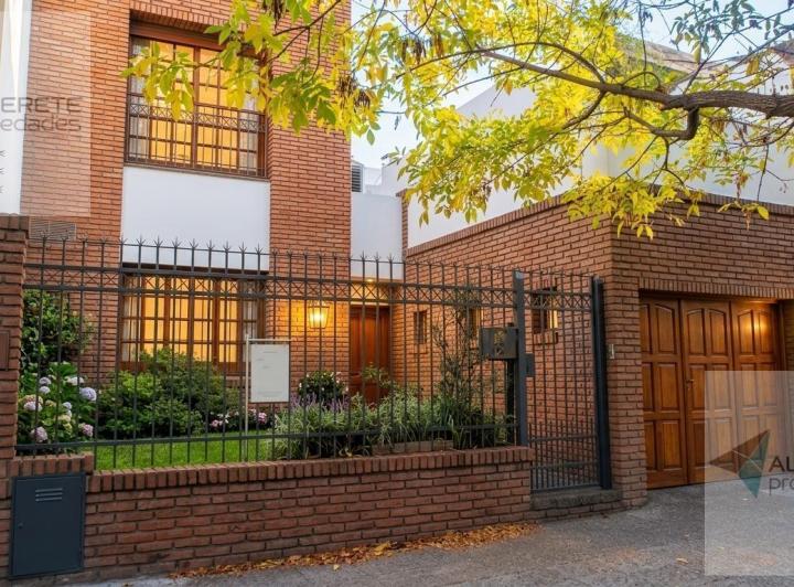 Casa · 160m² · 4 Ambientes · 1 Cochera