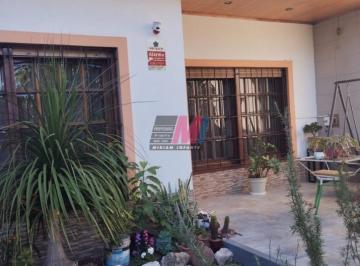 Casa · 120m² · 5 Ambientes · Casa 5 Ambientes con Pileta en Venta en Quilmes