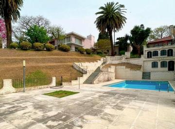 Casa · 470m² · 10 Ambientes · 2 Cocheras · Venta - Casa Sobre La Barranca de 3 Dorm., Piscina, Jardín y Cochera - Alberdi, Rosario.