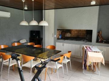 Casa · 195m² · 3 Dormitorios · 2 Cocheras · Valle Escondido: Dúplex (190 M²) en Venta 3 Dorm en Las Moras