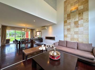 Casa · 409m² · 10 Ambientes · 2 Cocheras · Casa en Altos del Chateau