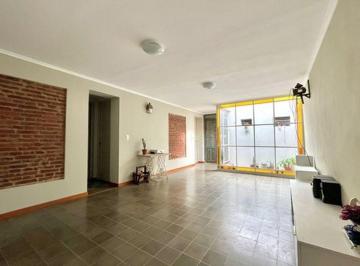 Casa · 111m² · 4 Ambientes · 3 Cocheras · Venta Casa Campana Centro Apto Credito Jardin Pileta