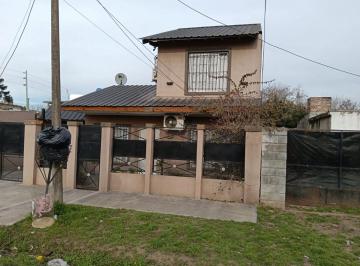 Casa de 4 ambientes, Esteban Echeverría · Casa de 380 m² con 2 Dorm. en Venta en El Jagüel