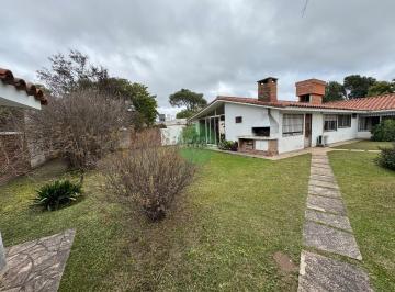 Casa · 250m² · 8 Ambientes · 2 Cocheras · 1 Planta - 3 Dorm. - 665 m² de Terreno - Casa en Venta en Cerro de Las Rosas