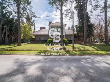 Casa · 226m² · 5 Ambientes · 2 Cocheras · Casa en Club de Campo El Paso Sobre Boulevard Frente Al Golf