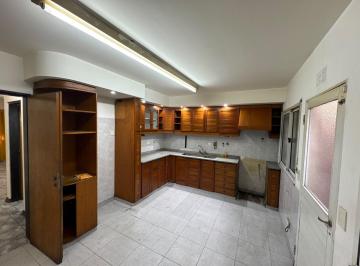 Casa · 220m² · 5 Ambientes · 1 Cochera · Casa Multifamiliar en Venta en Gerli