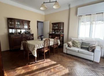 Casa · 115m² · 4 Ambientes · Departamento Interno de Pasillo 1° Piso de Escalera Apto Credito Bajas Expensas - Se Escuchan Oferta