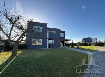 Casa · 250m² · 5 Ambientes · Casa 5 Ambientes Totalmente Amoblada, Lote Central, en Alquiler - Hudson Park