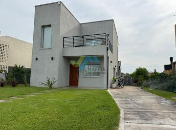 Casa · 170m² · 5 Ambientes · Casa Chalet en Venta en Santa Elena, Pilar del Este, Pilar