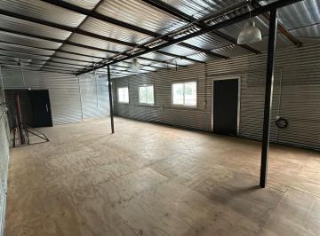 Local comercial · 104m² · 2 Cocheras · Alquiler Local Galpon en Muñiz