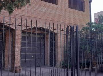 Casa de 5 ambientes, Esteban Echeverría · Chalet a La Venta Junto con un Dto Al Fondo.
