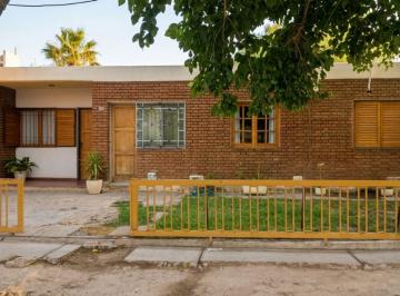 Casa · 100m² · 6 Ambientes · Casa Barrio San Juan. 4 Habitaciones. Rivadavia
