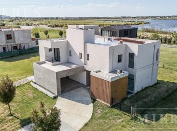 Casa · 325m² · 7 Ambientes · 2 Cocheras · Casa en Venta Sobre Lote Interno Puertos Barrio Riberas, Escobar