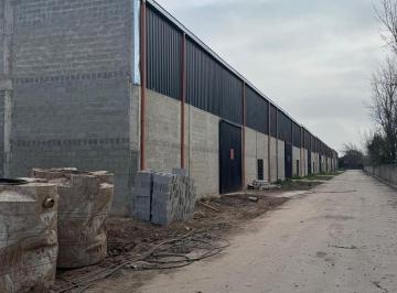 Bodega-Galpón · 450m² · 2 Ambientes · Galpón en Alquiler en Los Boulevares, 450 m².