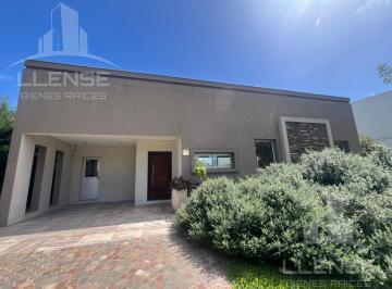 Casa · 160m² · 4 Ambientes · 1 Cochera · Casa 4 Ambientes en Una Planta, Lote Interno en Venta - Fincas de Hudson