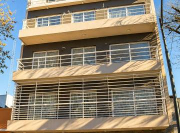 Departamento de 1 ambiente, Floresta · Semipiso en Unico Ambiente con Balcon Al Contrafrente Impecable