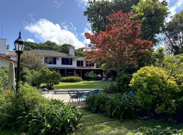 Casa · 795m² · 7 Ambientes · 4 Cocheras · Casa en Venta de 2 Plantas, con Gran Parque, Pileta y Cochera - Martínez, San Isidro