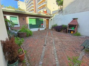 Casa · 231m² · 8 Ambientes · Venta Casa Grande Lote Propio 8,66 X 33,50 Flores