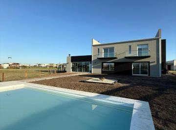 Casa · 300m² · 5 Ambientes · Casa 5 Ambientes con Piscina a La Laguna en Venta - Alquilada - Sebastiano Gaboto