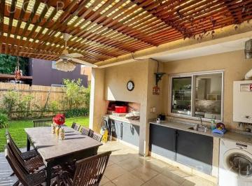 Casa · 108m² · 4 Ambientes · 2 Cocheras · Casa de 3 Dorm. en California Village - Pilar
