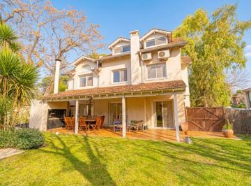 Casa · 225m² · 4 Ambientes · 2 Cocheras · Venta Casa en Barrio La Chacra