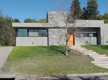 Casa · 180m² · 4 Ambientes · Casa en El Cazal Escobar