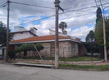 Casa · 203m² · 10 Ambientes · 2 Cocheras · Casa en Villa Centenario 3 Dorm. - Apta Crédito