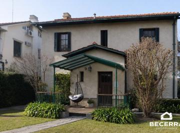 Casa · 146m² · 5 Ambientes · 1 Cochera · Casa en Venta en El Corazón del Barrio Inglés