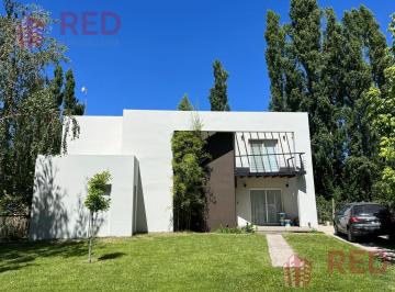 Casa · 139m² · 5 Ambientes · Casa de Tres Dorm. en Villa Muluen