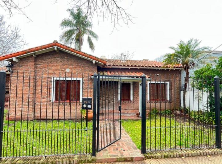 Casa · 120m² · 4 Ambientes · 2 Cocheras