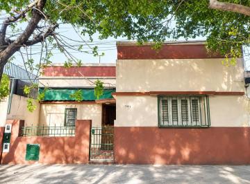 Casa · 70m² · 4 Ambientes · Casa Al Frente en Venta 2 Dorm.