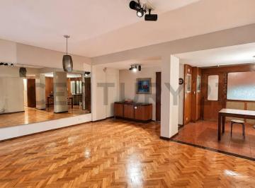Departamento · 90m² · 3 Ambientes · 1 Cochera · Venta | Piso en Caballito con Baulera y Espacio Guardacoche | Muy Luminoso con Balcón