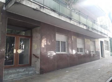 Departamento de 4 ambientes Venta USD 165.000 · Venta Depto. 4 Amb Más Dependencia Balcón Al Frente. Patio