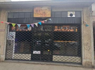 Local comercial de 1 ambiente, Parque Avellaneda · Local en Alquiler Sin Expensas. 5 m de Fte. Parque Avellaneda, Sobre Av Lacarra