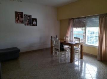 Casa · 195m² · 8 Ambientes · 1 Cochera · Venta 3 PH en Bloque
