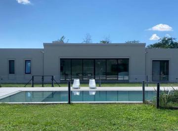 Casa · 427m² · 5 Ambientes · 5 Cocheras · Exc Casa Vta 4 Dor Gge/suite/pil/qcho/escr/dep Chacras