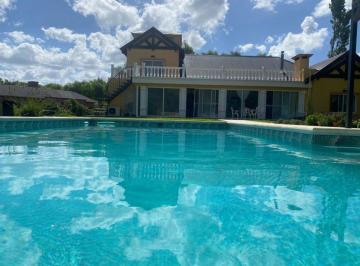 Casa · 324m² · 8 Ambientes · 5 Cocheras · Casa en Venta en Haras del Sur