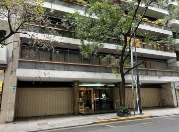 Oficina comercial · 174m² · 8 Ambientes · 2 Cocheras · Excelente Oficina con 2 Cocheras en Edificio de Categoría