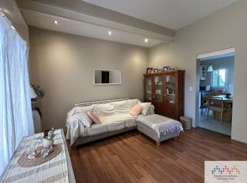 Casa de 4 ambientes, Lomas de Zamora · Casa C/ Cochera y 3 Habitaciones en Una Planta