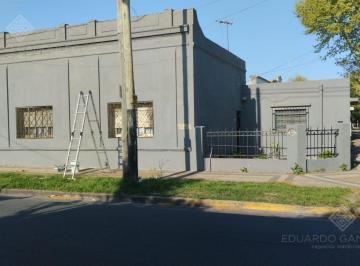 Casa · 155m² · 5 Ambientes · 1 Cochera · 3 Cds de La Avda y del Ctro Comercial y 6 del Fcgr - Apto Crédito - Vta Dta - Oportunidad!