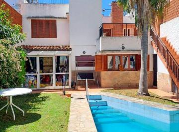 Casa · 280m² · 7 Ambientes · 1 Cochera · Casa en Venta 4 Dorm. Echesortu