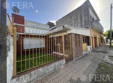 Casa · 134m² · 4 Ambientes · Venta Casa de 4 Ambientes con Cochera en Wilde