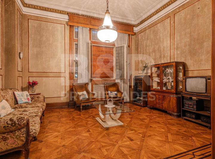 Casa · 450m² · 8 Ambientes · 2 Cocheras